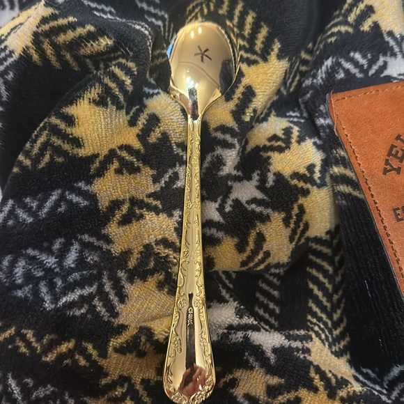 Unbranded Gold Silverware Set Of 12 + Serving Pieces And Case - Picture 5 of 5